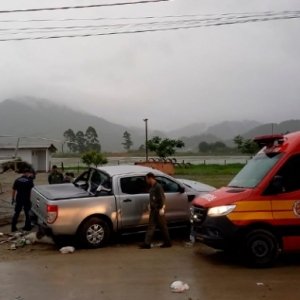 SEGUNDO HOMICÍDIO DO DIA: homem é esfaqueado dentro de carro