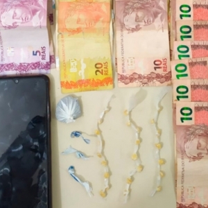 Após denúncia drogas são apreendidas e mulheres são levadas para a delegacia