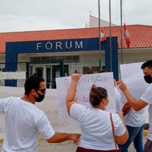 Em manifestação, família pede prisão de homem que matou por ciúmes