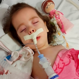 A LUTA CONTINUA! Laurinha sofre doença respiratória e está internada em UTI