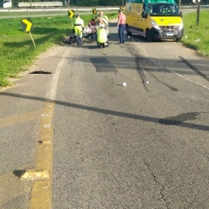 Grave acidente em acesso à BR-101 deixa vítima com risco de amputar perna
