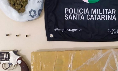 Rapaz atira em via pública e acaba preso por tráfico de drogas