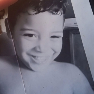 Mãe deixa menino no portão da casa da avó e criança desaparece