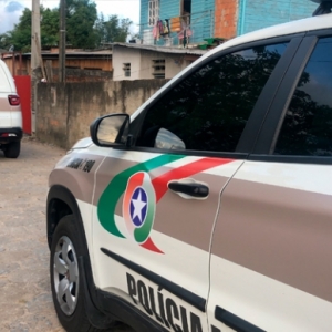 Após ameaça, homem é retirado de residência e deverá manter distância da esposa