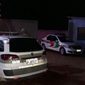 Foragido por tráfico de drogas é preso dentro de casa noturna