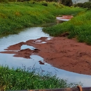 Com risco de ficar desabastecida, cidade proíbe desperdício de água