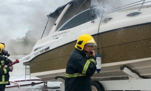 Lancha preparada para virada de ano é destruída por incêndio em Tijucas
