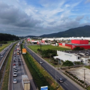 Filas e mais filas: Trânsito entre Tijucas à Itapema está praticamente parado