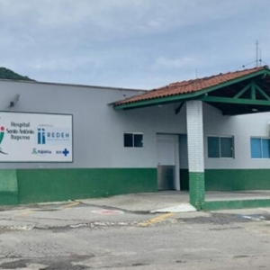 Aumento de visitantes na temporada de verão causa superlotação em hospital