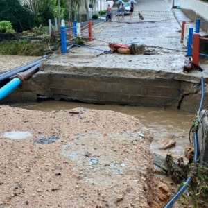 Ponte que dá acesso a localidade do interior é interditada após fortes chuvas