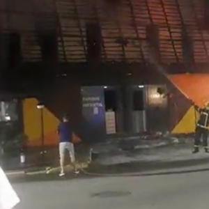 Casa de festas infantis em avenida pega fogo; incêndio assustou