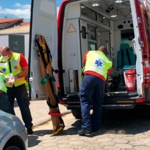 Idoso de 82 anos sofre ferimentos após ser atropelado por carro