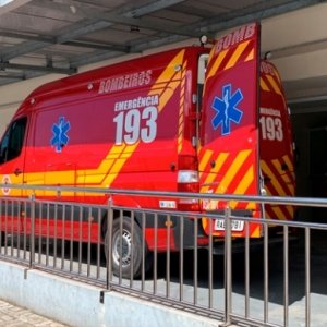 Acidente de trânsito deixa motociclista ferido e com suspeita de fratura