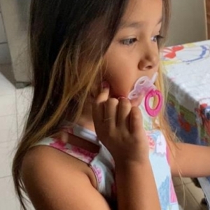 Família precisa de ajuda para custear tratamentos médicos para dois filhos