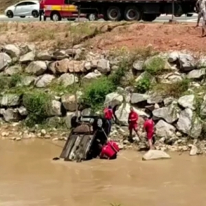 Quase 12h após acidente, corpo de motorista que caiu em rio é localizado