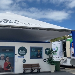 Unidade móvel que oferece cursos para ingresso no mercado de trabalho é inaugurada