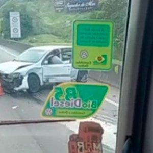 Acidentes deixam rodovia bloqueada e com filas de até cinco quilômetros