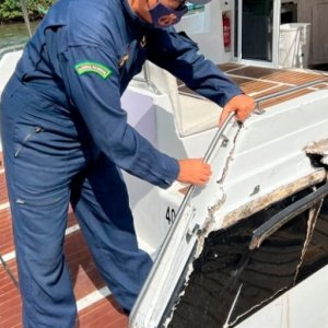 Criança pilotando jet ski provoca acidente no Caixa d'Aço