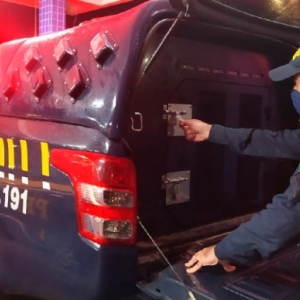 Foragido por roubo, homem é preso enquanto viajava para Tijucas