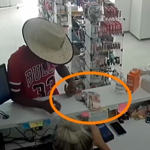 Criminoso armado rende atendente e furta todo o dinheiro do caixa