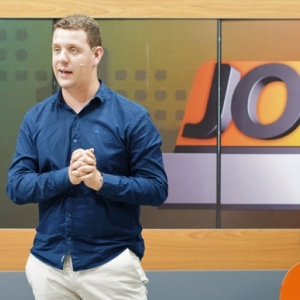 Cenário novo com informações a toda hora; Jornal Vip, quinta-feira, 17 de fevereiro 