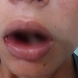 VÍDEO: adolescente é brutalmente agredido por outro aluno na saída de escola