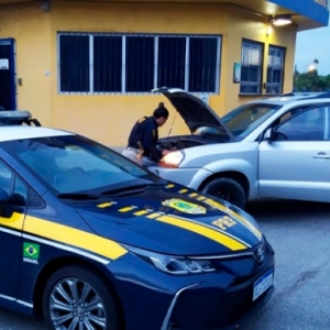 Veículo furtado há duas semanas é recuperado na BR-101