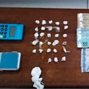 Duas mulheres são presas em abordagem contra o tráfico de drogas