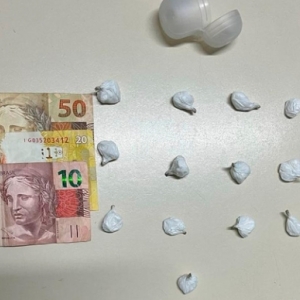 Entregador de drogas é preso e dinâmica da venda de entorpecentes é revelada
