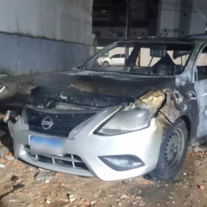 Polícia é acionada para atender tentativa de homicídio e encontra veículo em chamas