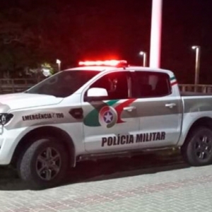 Homem tenta abusar sexualmente de jovem dentro de sauna ao lado de criança de 10 anos