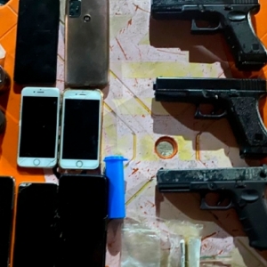 Festa destinada a venda de drogas e armas é encerrada