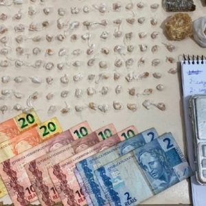 Aproximadamente R$ 4 mil em crack são tirados de circulação e traficante é preso