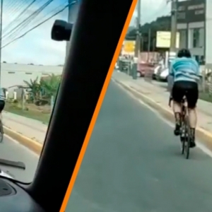 Irritado com a ciclista fora da faixa, motorista desabafa: 'olha ali a ciclovia'
