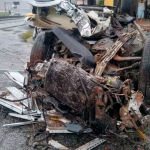 Motorista perde a vida após sair da pista e invadir loja às margens de rodovia
