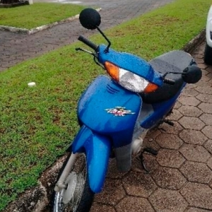 Pedestre é atropelada por motocicleta ao tentar cruzar pista de rodovia