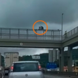 Heroísmo: Policial arrisca a própria vida para salvar homem que queria se jogar de passarela