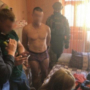 Pai é condenado há quase 50 anos após abusar de filha por 10 anos