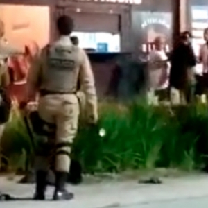 VÍDEO - Confusão generalizada em bar termina com tiros de advertência