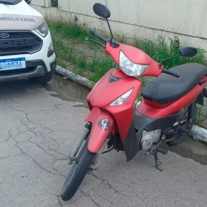 Motocicleta com registro de furto é localizada e devolvida à proprietária