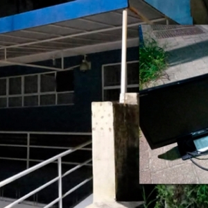 Homem invade posto, furta monitor e desiste do crime após ser visto