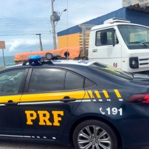 Motorista procurado por homicídio culposo é parado em blitz e acaba preso