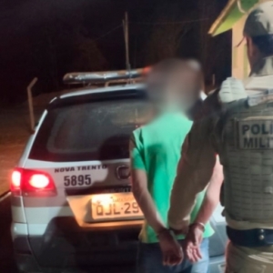 Com mandado de prisão por furto, homem é flagrado rondando casas