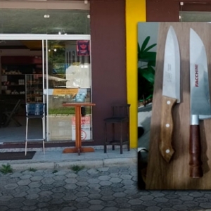 Homem tenta roubar padaria, mas foge e deixa diversos produtos