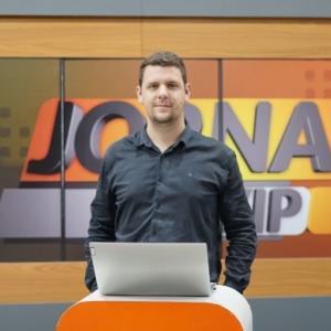 Volta do feriadão com muita informação; Jornal Vip, segunda, 18 de abril