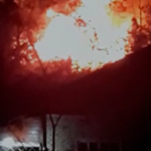 URGENTE: Idosa de 83 anos perde tudo em incêndio devastador