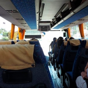 Mulher é vítima de importunação sexual em ônibus e pede ajuda do motorista