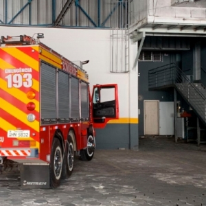 SUSTO: Bombeiros de Tijucas são acionados para incêndio em mercado
