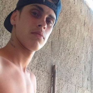 Identificado rapaz morto em confronto; ele possuía mandado de prisão por homicídio