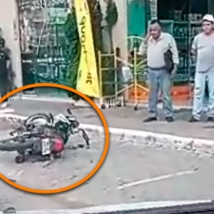 Colisão entre carro e moto deixa motoqueiro gravemente ferido